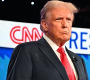 Trump dice que Zelenski tendrá que aceptar el plan de EEUU para Ucrania o seguir luchando