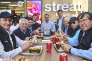 Combos classic y bacon en Streat Burger: la jornada en terreno del directorio de Copec