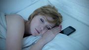 ¿Hace daño usar el celular antes de dormir? Esto dice un estudio