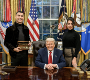 Cristiano y Trump 'juegan' fútbol en la oficina oval: el video creado con IA que en minutos desató furor mundial