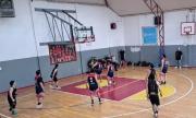 Semifinal pendiente se juega en torneo de básquetbol laboral
