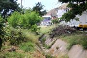Piden limpieza de la canal de aguas residuales del sector 3