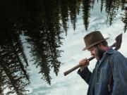 Por qué ver en Netflix la conmovedora Sueños de trenes, antes que se llene de premios