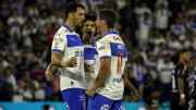 Universidad Católica superó a Palestino en un duro partido y dio otro paso rumbo a la próxima Copa Libertadores