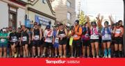 Más de 700 corredores participaron de la carrera atlética nocturna