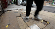 Una mujer se cayó en una vereda y la Justicia responsabilizó al frentista y a la Municipalidad