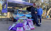 Pilotos y Chevettes en el Parque Rivera impulsan donaciones para refugios de animales