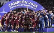 Lanús celebra su campeonato en la Copa Sudamericana tras vencer a Atlético Mineiro en los penales