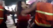 Una pelea entre mujeres terminó con una policía a las trompadas en pleno festejo patronal