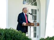 EE UU habría considerado lanzar panfletos sobre Caracas para aumentar presión contra Maduro