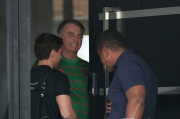 Brasil /Jair Bolsonaro intentó quemar su tobillera electrónica por un episodio de “paranoia”