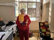La escritora María Luisa De Francesco visita semanalmente el Hospital Regional de Salto para compartir cuentos con personas internadas