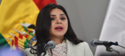La Vocera ahonda la diferencia, dice que, de 14 días en el Gobierno, Lara estuvo 6 fuera de Bolivia