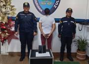 Mujer de 45 años hacía cosquilleo a sus víctimas para robarles el telefono y el monedero en Plaza Lago: Pretendió huir pero la agarraron