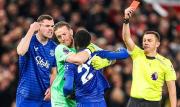 Video: Jugador del Everton fue expulsado tras pelearse con su compañero de equipo