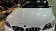 Mendoza: un concejal libertario manejaba borracho un BMW descapotable con una copa de vino en una mano