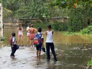 Vecinos en alerta por crecida de ríos Borburata y Goaigoaza en Puerto Cabello