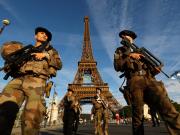 Emmanuel Macron activa el servicio militar voluntario: el plan de Francia para aceptar la pérdida de hijos ante la amenaza de Rusia