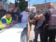 Escándalo en Munro: descubrieron que un chofer de un viaje de egresados estaba drogado