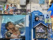 Los conmovedores homenajes a Maradona en Nápoles: Live Is Life y Dale Bo