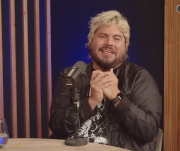 Lo homenajeó junto con el Pata Castro y se desvive por Maradona: Fue mágico tenerlo en el club