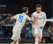 McTominay impulsa al Nápoles y mantiene vivas sus opciones en Champions