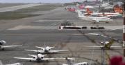 Venezuela insta a aerolíneas a reanudar sus vuelos antes del mediodía del miércoles