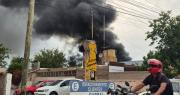 Se incendió un galpón textil en Capital: tres empleados intoxicados y el dueño descompensado