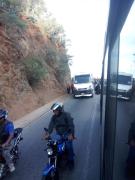 Motorizado chocó cuando intentaba adelantar a una buseta