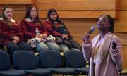Profesora haitiana inspira a estudiantes de Pedagogía de la Umag con propuesta para fortalecer inclusión lingüística
