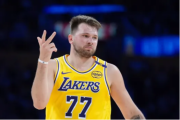 Luka Doncic se pone cerca de arrebatarle esta marca ofensiva a Anthony Davis en Lakers