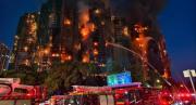 Imágenes catastróficas: Gigantesco incendio arrasó con seis edificios en Hong Kong, van 36 fallecidos y casi 300 desaparecidos
