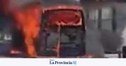 Se incendió un colectivo en pleno recorrido