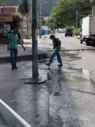 Bote de aguas servidas frente al Costa del Sol ahuyenta bañistas