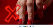 Estas fiestas cambian de tono: el color de uñas que reemplaza al rojo y al dorado