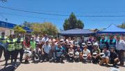 Clínica de manejo seguro para motos en Coronel Moldes: entregaron cascos y capacitaron a estudiantes