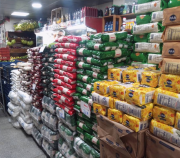 La harina Pan en el Supermercado La Guzmania está en $1.6/Bs.389