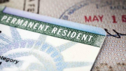 EEUU revisará las green cards de “todos” los migrantes de países de “preocupación”