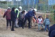 Con un árbol plantado dan el puntapié inicial a obras del Parque Villa Alfredo Lorca
