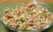 Recetas de ensaladas con atún y huevo: ideal para una noche de calor