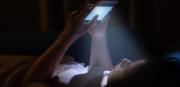 Usar el celular de noche aumenta el riesgo de enfermedades