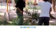 Dos alumnos sanjuaninos se agarraron a las piñas por una chica y el video se hizo viral: “Mi hijo recibió muchos golpes y nadie hizo nada”