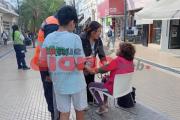 Una mujer se descompensó en plena peatonal Absalón Rojas