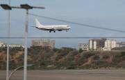 “Me quedé con la maleta hecha”: miles de venezolanos varados tras cancelación de vuelos
