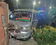 Una niña de nueve años pierde una pierna al ser arrollada por un minibús en Cochabamba