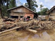 Inundaciones en Indonesia: más de 300 muertos y decenas de heridos