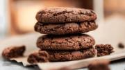 Galletitas de chocolate sin harina ni azúcar: la receta liviana ideal para la merienda