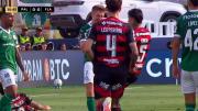 Patada asesina: Erick Pulgar de Flamengo se salvó de la roja tras fuerte plancha a Bruno Fuchs de Palmeiras