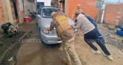 Recupera su auto robado con ayuda del GPS; estaba siendo desmantelando en una casa de El Alto