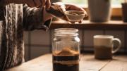Colocar café con canela en un frasco: por qué recomiendan hacerlo y para qué puede servir